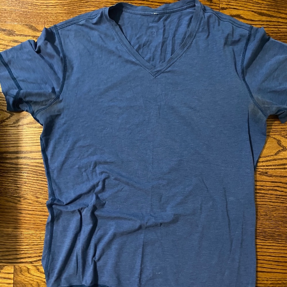 Men’s lululemon large T-shirt